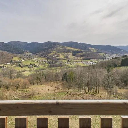 Terrasse, Vue Sur Les Montagnes Et Parking *