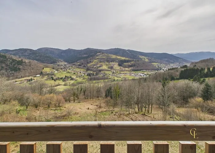 Terrasse, Vue Sur Les Montagnes Et Parking *