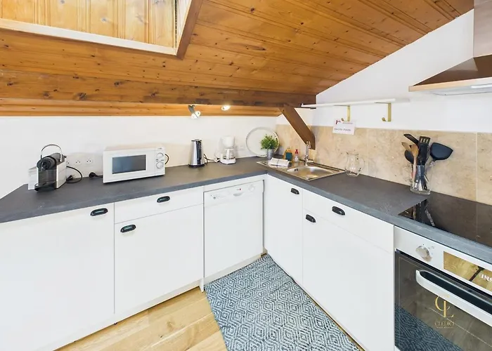 Terrasse, Vue Sur Les Montagnes Et Parking * Bussang