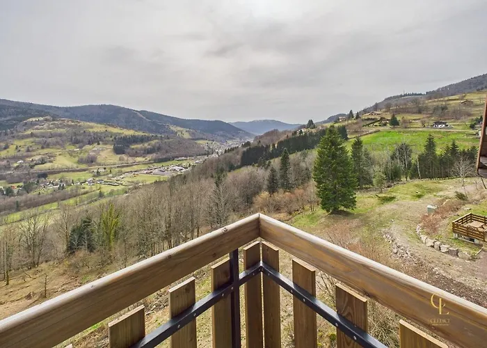 Terrasse, Vue Sur Les Montagnes Et Parking * Bussang